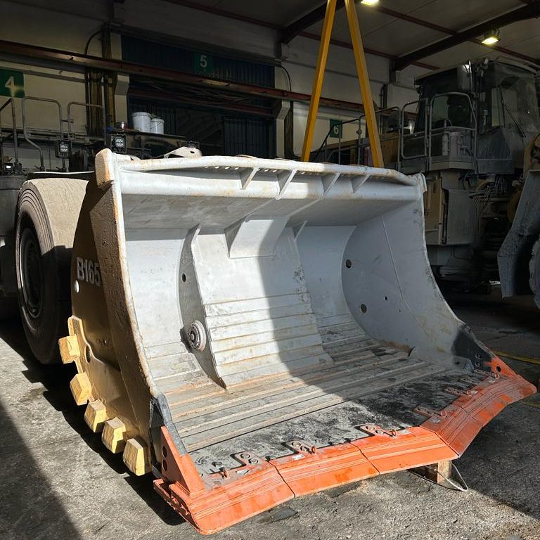 Bolt-on GET lip protection kit in Hardox steel for mining buckets