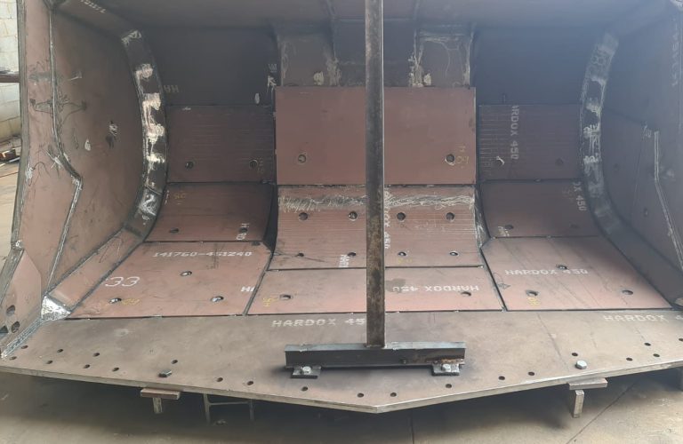 Sustainable mining operation with efficient wear protection systems